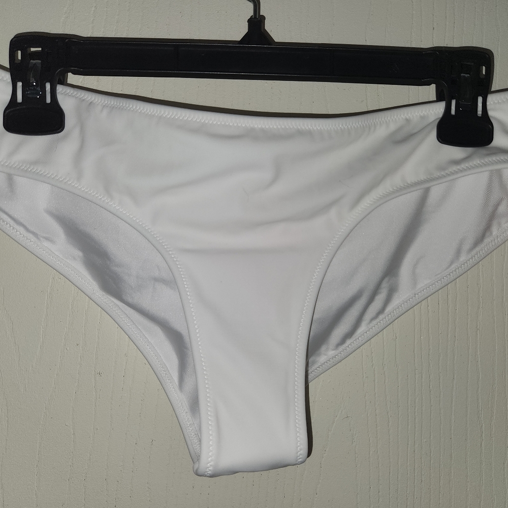 BNWT VICTORIAS SECRET BIKINI BOTTOMS SIZE M